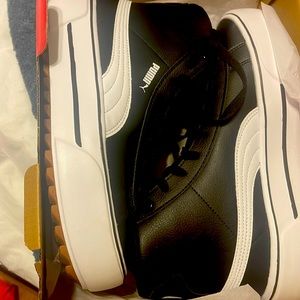 puma sneakers never worn. Brand new